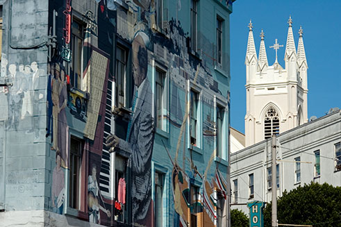 Travel photography of a fascinating mural on the side of a building in San Francisco. 